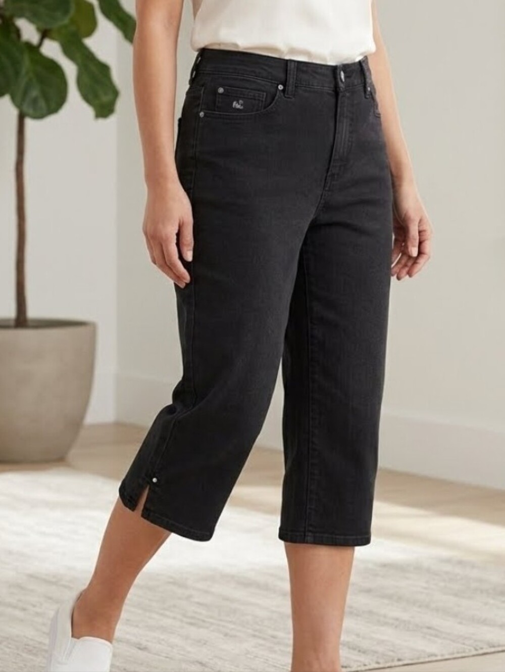 😀Gloria Vanderbilt Black Slimming Petite Capri Jeans